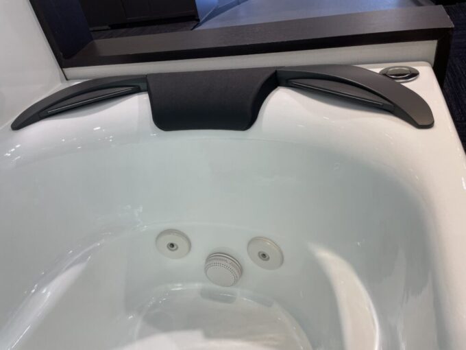 肩包み湯のお湯が出てくるところ　ちょっと硬い