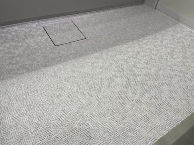 お掃除ラクラクほっカラリ床